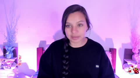 Snapshot of mollylewis18 chatting on 01-03-25, 01:27 New girl Emily Valentina Michelle online show from 01-03-25, 01:27