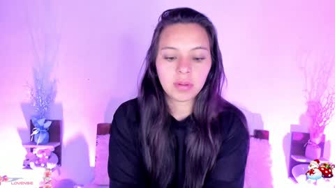 Snapshot of mollylewis18 chatting on 01-07-25, 08:52 New girl Emily Valentina Michelle online show from 01-07-25, 08:52