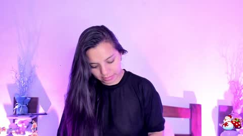 Snapshot of mollylewis18 chatting on 01-07-25, 11:56 New girl Emily Valentina Michelle online show from 01-07-25, 11:56