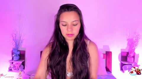 Snapshot of mollylewis18 chatting on 01-09-25, 09:16 New girl Emily Valentina Michelle online show from 01-09-25, 09:16