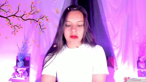 Snapshot of mollylewis18 chatting on 01-28-25, 09:29 New girl Emily Valentina Michelle online show from 01-28-25, 09:29
