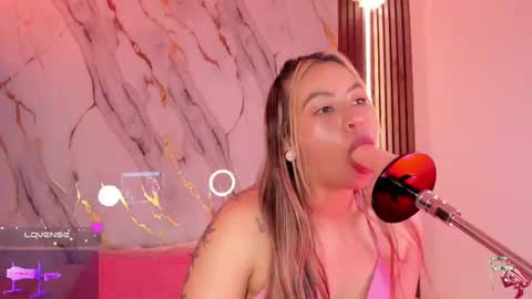 Snapshot of mollylewis18 chatting on 09-14-25, 02:49 New girl Emily Valentina Michelle online show from 09-14-25, 02:49