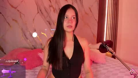 Snapshot of mollylewis18 chatting on 09-24-25, 10:35 New girl Emily Valentina Michelle online show from 09-24-25, 10:35