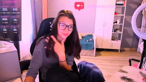  KIRA  online show from 09-10-25, 02:33