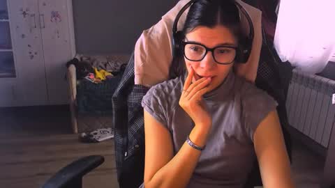  KIRA  online show from 12-04-25, 05:06