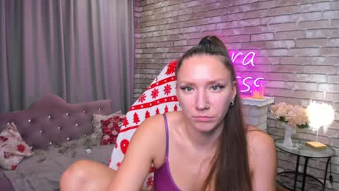 hi im Molly heregreat boobs big heart  warm pussy  online show from 12-08-24, 07:05