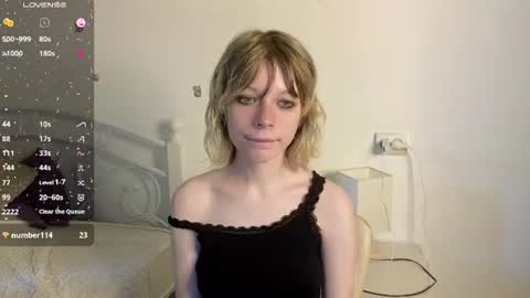 Snapshot of mollysally chatting on 06-11-26, 04:21 mollysally online show from 06-11-26, 04:21