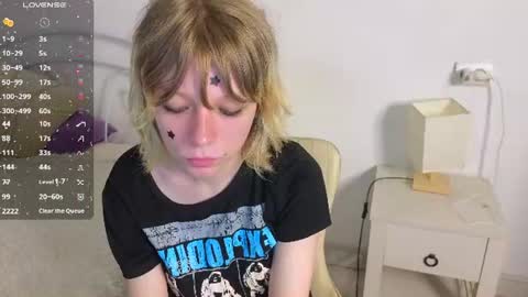 Snapshot of mollysally chatting on 06-16-26, 04:15 mollysally online show from 06-16-26, 04:15