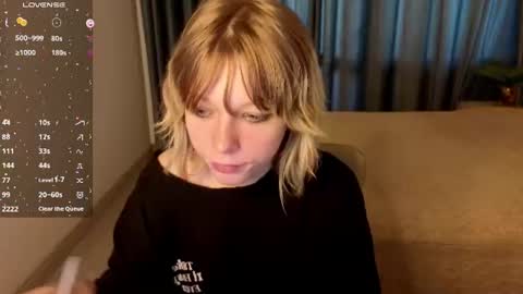 Snapshot of mollysally chatting on 06-18-26, 04:13 mollysally online show from 06-18-26, 04:13