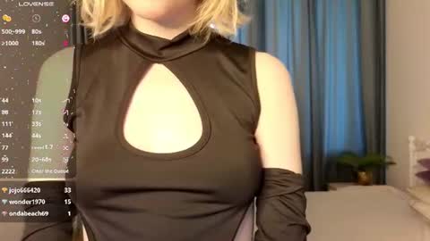 Snapshot of mollysally chatting on 06-22-26, 04:20 mollysally online show from 06-22-26, 04:20