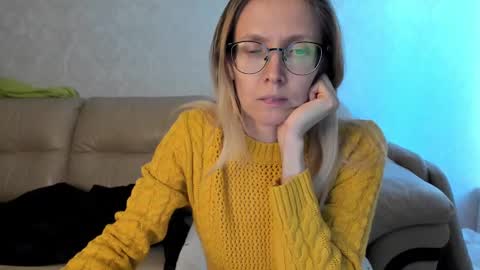 Snapshot of mollystory chatting on 02-26-25, 12:14 AngelMomm online show from 02-26-25, 12:14