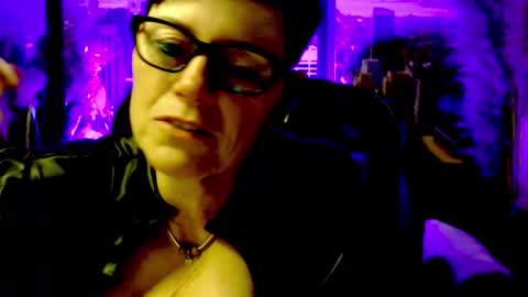Snapshot of mollysun chatting on 05-19-26, 02:45 MollySun Nina Randmann online show from 05-19-26, 02:45