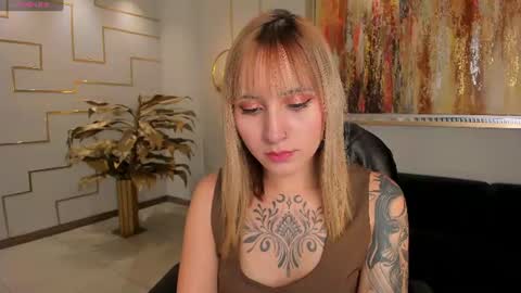 Snapshot of mollysunders_ chatting on 06-13-26, 09:13 Molly Sunders online show from 06-13-26, 09:13