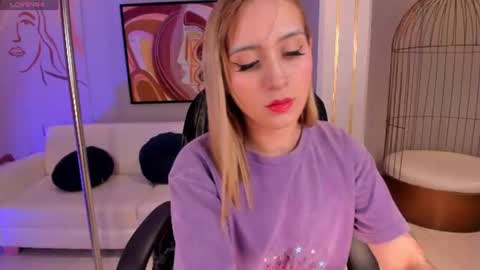 Snapshot of mollysunders_ chatting on 06-19-26, 08:23 Molly Sunders online show from 06-19-26, 08:23