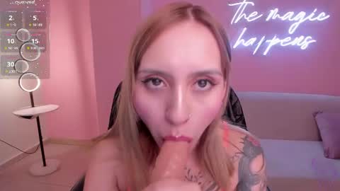 Snapshot of mollysunders_ chatting on 06-26-26, 04:28 Molly Sunders online show from 06-26-26, 04:28