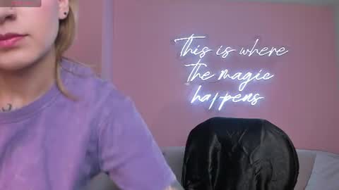Snapshot of mollysunders_ chatting on 07-19-26, 05:27 Molly Sunders online show from 07-19-26, 05:27