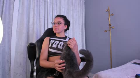 Snapshot of mollyybloom chatting on 01-18-25, 02:55 Molly online show from 01-18-25, 02:55