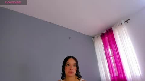 Snapshot of mollyybloom chatting on 06-14-26, 05:37 Molly online show from 06-14-26, 05:37