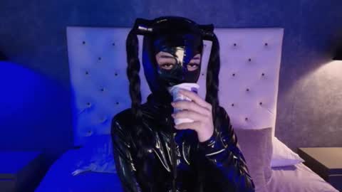 mollyycrystal online show from 11-08-25, 05:34