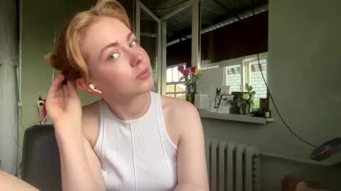 Snapshot of molyangel chatting on 06-04-26, 04:24 Oksana online show from 06-04-26, 04:24