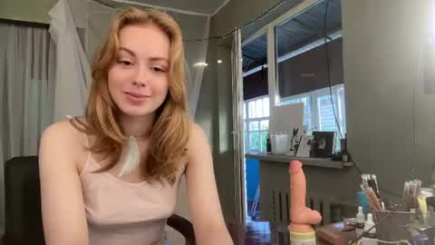 Snapshot of molyangel chatting on 06-13-26, 04:16 Oksana online show from 06-13-26, 04:16