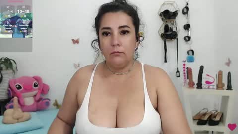 Snapshot of mom_17 chatting on 05-17-26, 05:42 Celeste online show from 05-17-26, 05:42