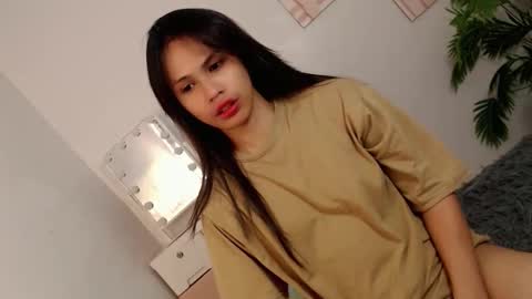 MOMIKHEM online show from 10-04-25, 02:31