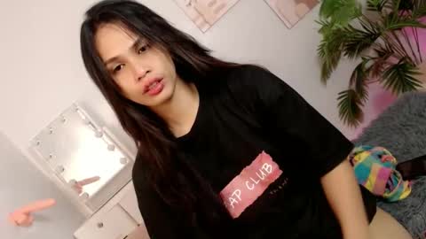 MOMIKHEM online show from 10-05-25, 06:12