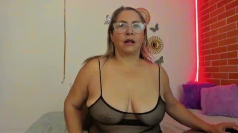 Snapshot of mommy_boobs_ chatting on 12-19-24, 04:34 Maja online show from 12-19-24, 04:34