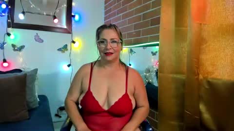 Snapshot of mommy_boobs_ chatting on 03-01-25, 04:44 Maja online show from 03-01-25, 04:44
