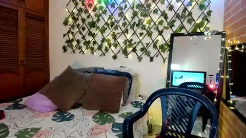 Snapshot of mommy_boobs_ chatting on 03-08-25, 08:14 Maja online show from 03-08-25, 08:14