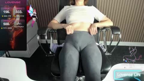 Snapshot of mommy_cum chatting on 11-11-25, 02:33 Mommy online show from 11-11-25, 02:33