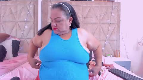 Snapshot of mommy_cute chatting on 12-28-24, 01:49 Jelitza online show from 12-28-24, 01:49