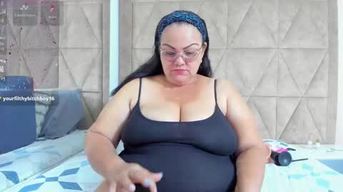 Snapshot of mommy_cute chatting on 02-12-25, 03:51 Jelitza online show from 02-12-25, 03:51