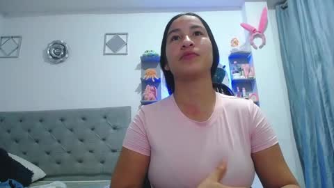 Snapshot of mommy_dulce chatting on 05-09-26, 01:33 ANDREA online show from 05-09-26, 01:33