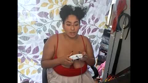 Mommy bubbles online show from 11-28-25, 04:42