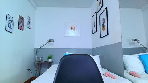 Snapshot of mommyissuess_ chatting on 01-23-25, 11:15 Daphne online show from 01-23-25, 11:15