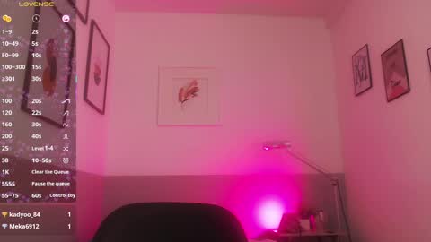 Snapshot of mommyissuess_ chatting on 02-13-25, 11:15 Daphne online show from 02-13-25, 11:15