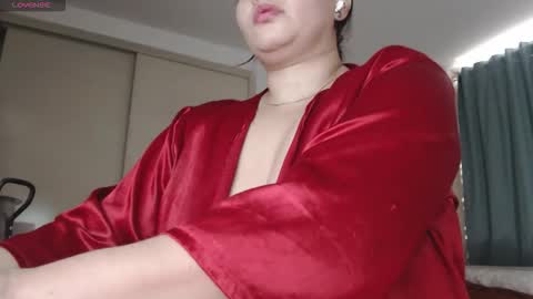 Snapshot of mommyissuess_ chatting on 11-05-25, 03:34 Daphne online show from 11-05-25, 03:34