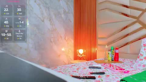 Snapshot of mommywebcam chatting on 10-24-25, 02:19 DINAH online show from 10-24-25, 02:19