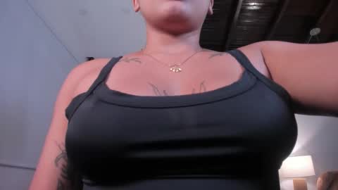 Snapshot of momo_ayasse chatting on 11-18-25, 10:03 Momo online show from 11-18-25, 10:03