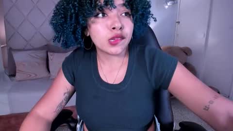 Snapshot of momo_ayasse chatting on 11-24-25, 10:53 Momo online show from 11-24-25, 10:53