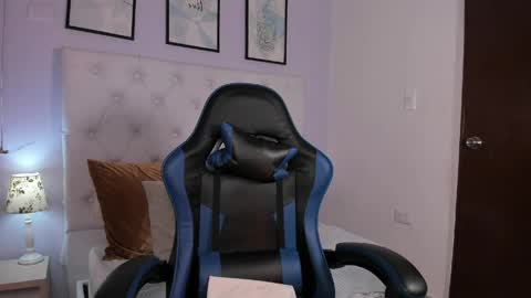 Momo  online show from 05-18-26, 04:07