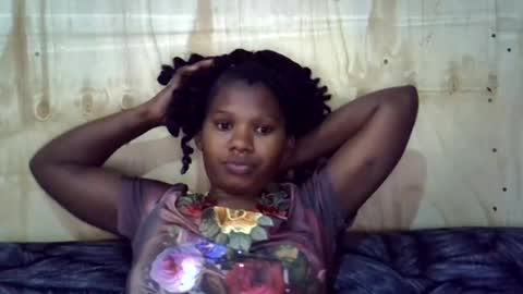 Snapshot of momsdoll chatting on 07-01-26, 07:21 momsdoll online show from 07-01-26, 07:21