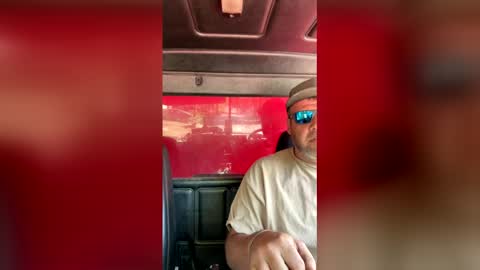 Snapshot of momsloveing chatting on 04-10-26, 02:55 justTHEit online show from 04-10-26, 02:55