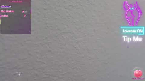 Snapshot of mona_the_milf chatting on 12-20-25, 06:15 Lutsen......rebranding online show from 12-20-25, 06:15