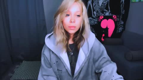 Snapshot of monalauu chatting on 05-02-26, 02:05 online show from 05-02-26, 02:05