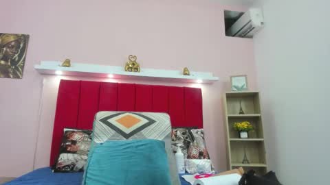 paola online show from 10-12-25, 02:16