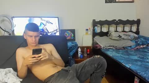 Snapshot of monarquia_ chatting on 12-20-24, 06:02 nicolas online show from 12-20-24, 06:02