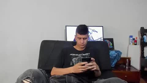 Snapshot of monarquia_ chatting on 12-25-24, 09:22 nicolas online show from 12-25-24, 09:22